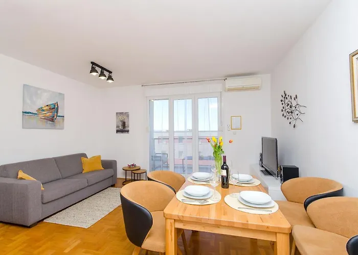 Apartment Smile With Secure Private Garage